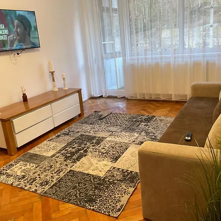 East Side Apartment *